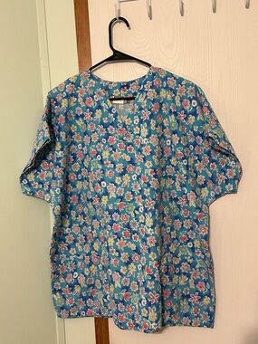 Spectrum Floral Blue Short-Sleeve Scrub Top Size Large